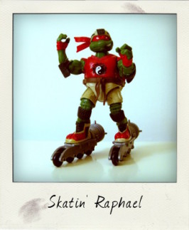 Skatin' Raphael by Playmates Toys